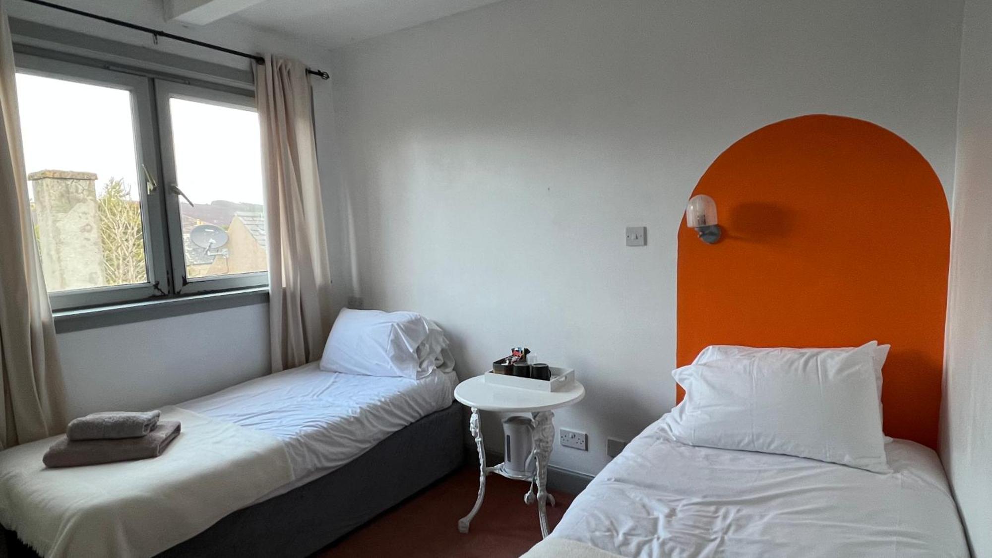 Hotel Square Томинтоул Экстерьер фото
