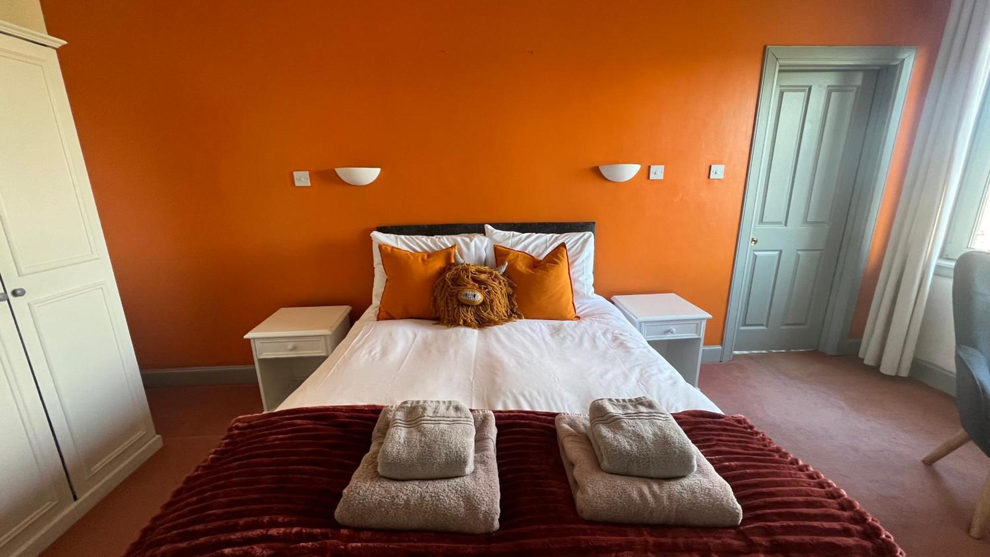 Hotel Square Томинтоул Экстерьер фото